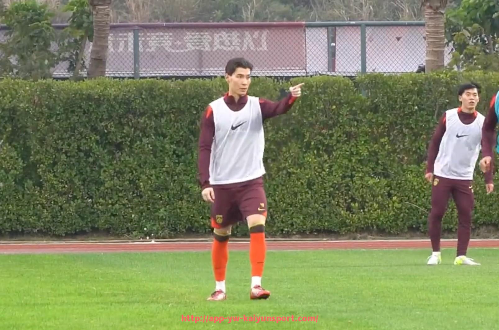 开云体育官网app下载-法甲里昂球队年龄结构与阵容发展趋势